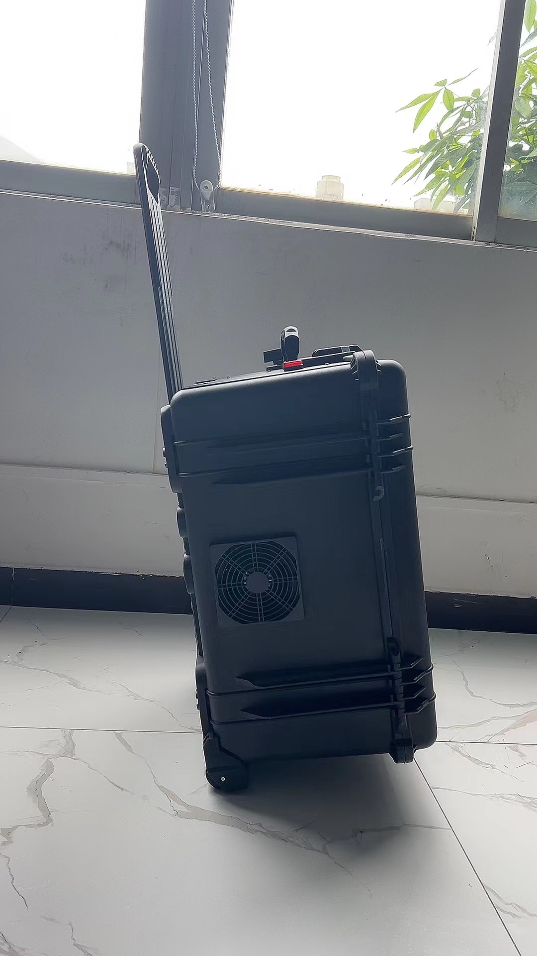 新抚手拉箱型移动通信干扰器